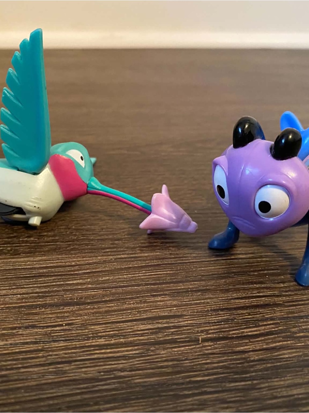 1995 Humming Bird Flit 4.5" Disney Pocahontas & Cri-Kee the cricket from Mulan